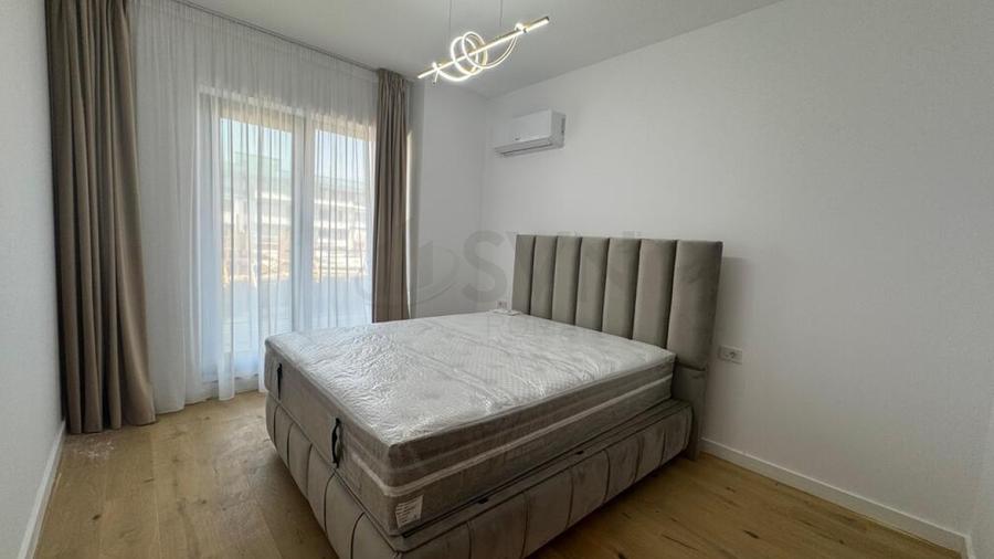 Apartament cu 3 camere semidecomandat, mobilat în Pipera