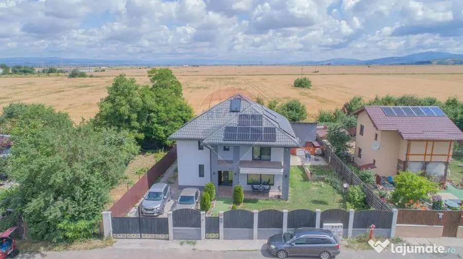 Casă cu 4 camere cu Teren 605 Mp în Central