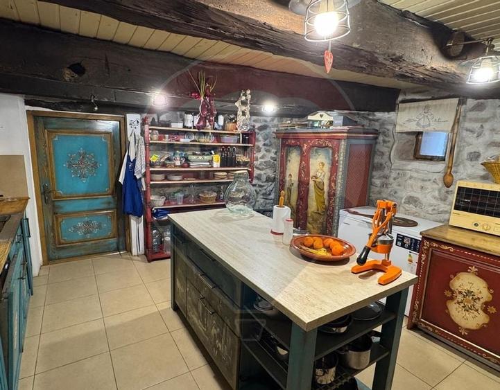 Reședință cu farmec aparte în inima Cisnădioarei - 9