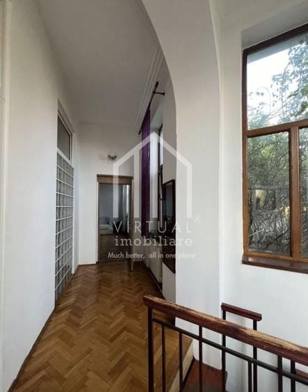 Casa formata din 2 apartamente, 2 garaje,  3 bai - zona Trei Stejari - 15