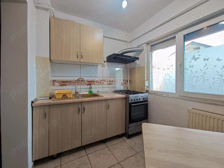 Proprietar, inchiriez apartament o camera, decomandat, mobilat, zona Buzia?ului.Pret: 250 euro.