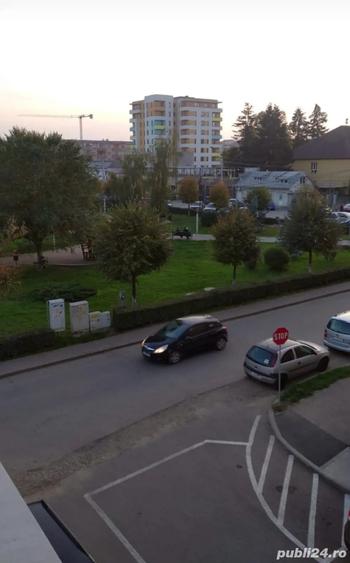 inchiriez apartament 4 camere - 1