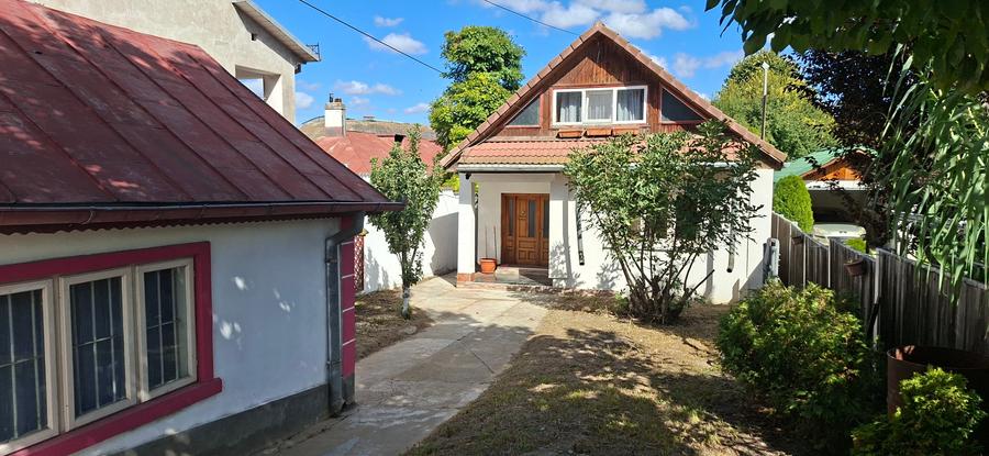 O casă pentru familie, cu grădină și intimitate - 1