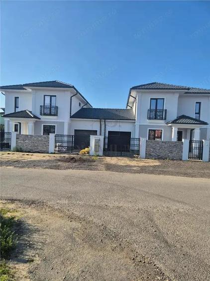 Duplex despartit prin garaj - 130 mp utili - teren 450 mp - toate utilitatile - 4