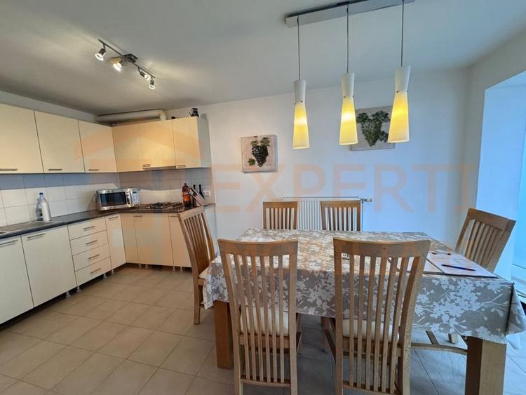 Oportunitate! Apartament 3 camere de vanzare, in Zona Centrala - 2