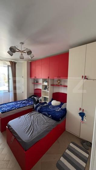 Apartament cu 3 camere semidecomandat, mobilat în Burdujeni