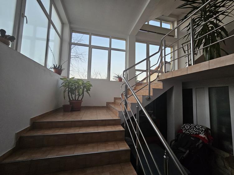 Imobil P+2E+M, cu spațiu comercial, zona Spitalul Județean, comision 0% - 8