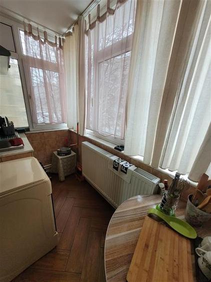 Apartament 3 camere Decomandat, Etaj 1, Zona Poarta 6 - 7