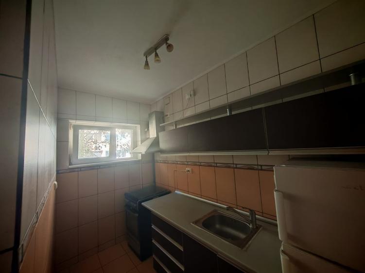 Ap. 3 camere,la 2-3 minute de mers la STB.Usor si rapid la metrou. - 11