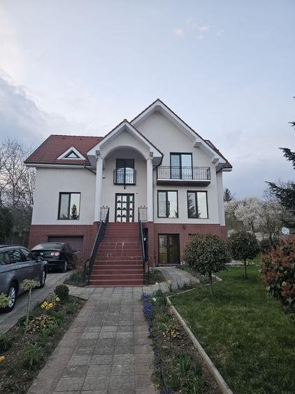 Vila  Oradea zona Iorga 420 mp ,teren 2000 ml - 1