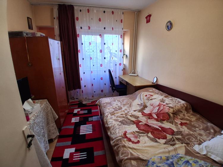 PACURARI OMV 3 CAMERE DECOMANDAT ET.3  70 MP BLOC 1985     COD 160597 - 8