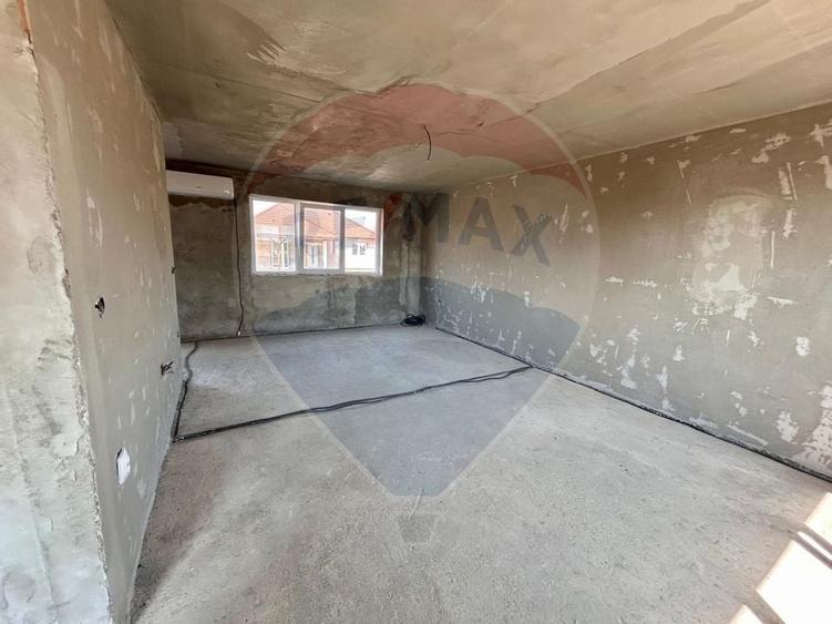 Casa  de vanzare la gri cu 4 camere,teren 552mp in Les - 9