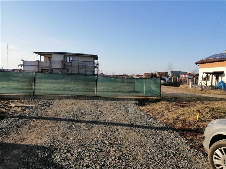 678 mp. str. N.S. de Hateg nr.96, str. Sanzaienelor este perpendiculara pe teren - 1