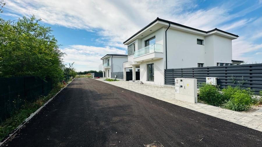 REV2004640 Vila de vanzare cu panouri solare - 16