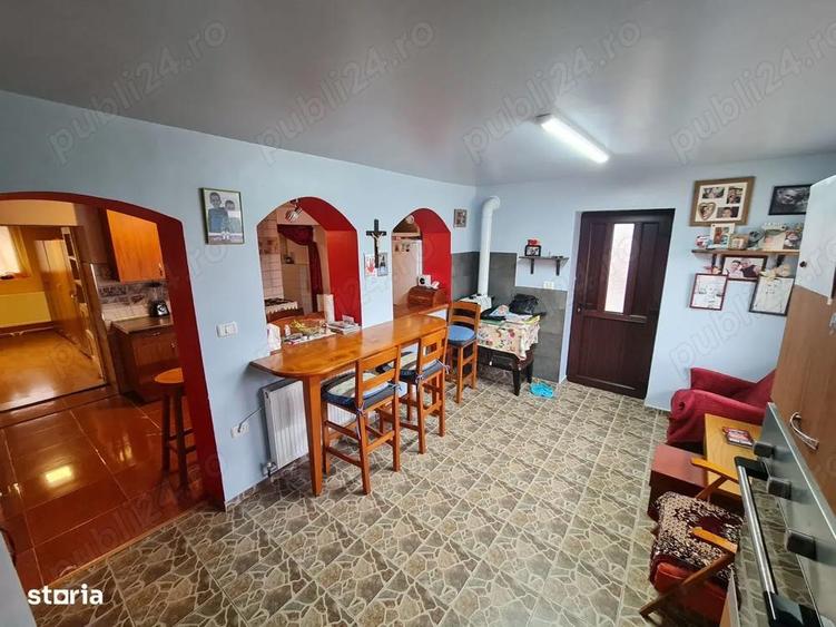 Casa cu teren mare. Casa se poate locui. Apa curenta, centrala termica curte mare plus livada. - 2