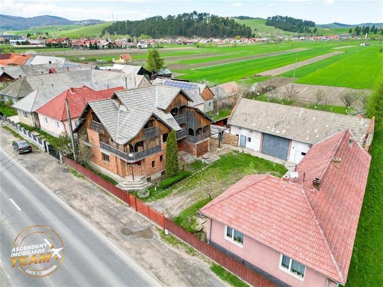 Ansamblu:doua case+anexe+domeniu de 10.101mp, Intorsura Buzaului,Covasna: FILM& - 3