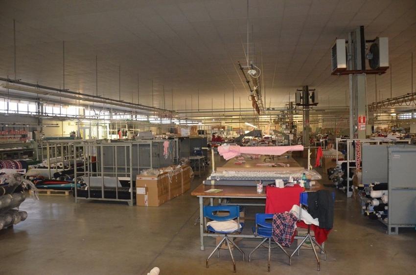 Hala Calea Lugojului 1400 mp 6000 euro - 1