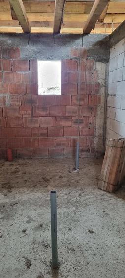 Vand casa la rosu - 2