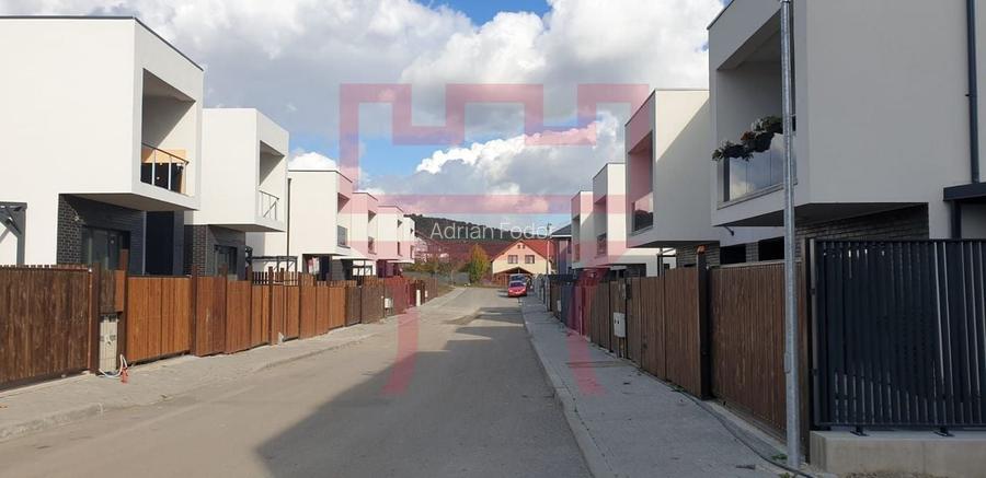 Vanzare teren 800mp cu PUZ aprobat utilitati trase si asfalt