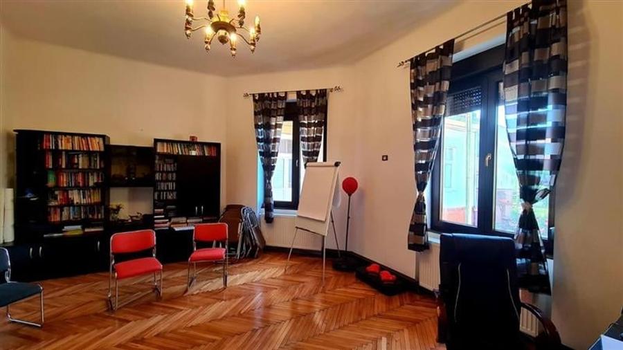 Apartament la casa cu gradina, 4 camere mari , zona Balcescu - 2