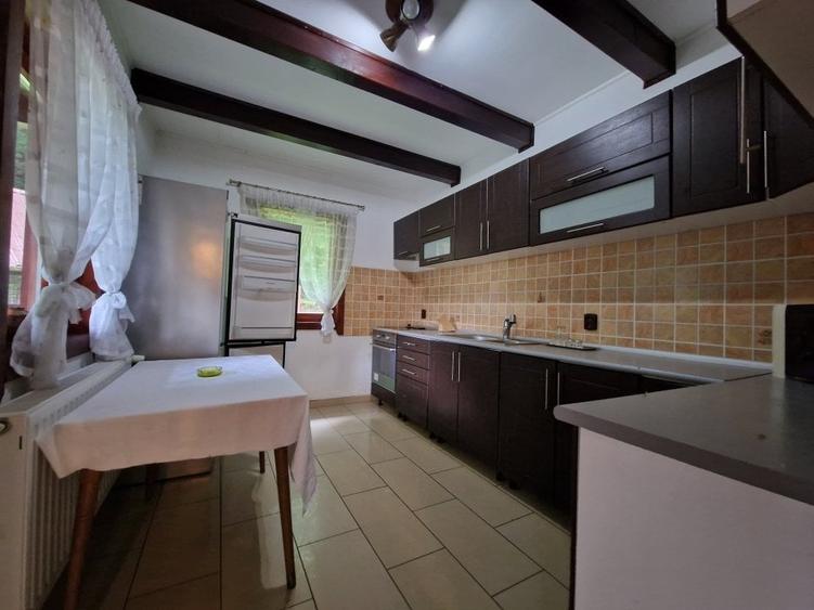 Complex Turistic - 900 mp utili -  teren 3000 mp - Piscina - zona turistica - 30