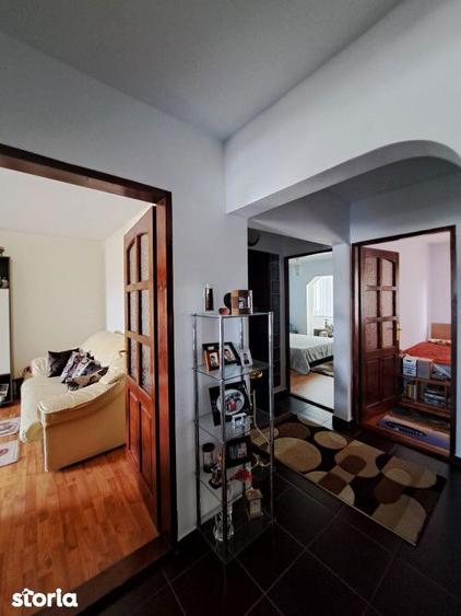 Apartament cu 3 camere, decomandat, etajul 4 cu acoperis si garaj - 4