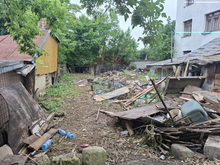 Vanzare teren intravilan curti-constructii,  Strada Plumbuita - 6