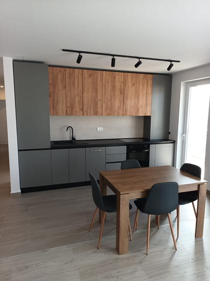 De inchiriat Apartament 4 camere - 10