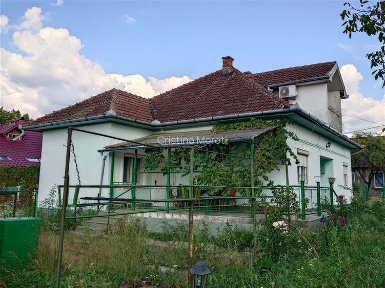 Casa P+M cu teren generos si loturi suplimentare in Baia de Cris Casa P+M cu teren generos si loturi suplimentare in Baia de Cris