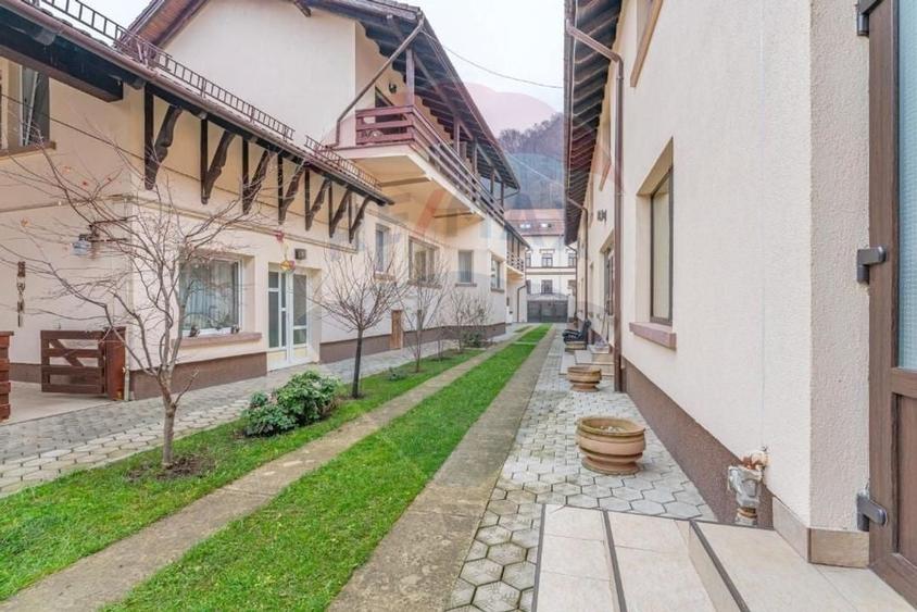 Proprietate turistică cu 14 camere, poziționare excepțională – Râșnov - 1