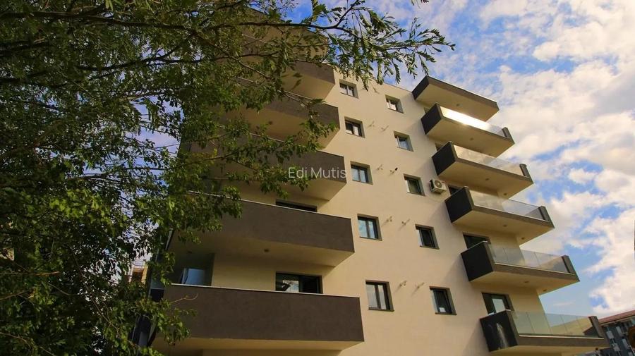 Apartament cu 2 camere decomandat în Apărătorii Patriei Apartament cu 2 camere decomandat în Apărătorii Patriei