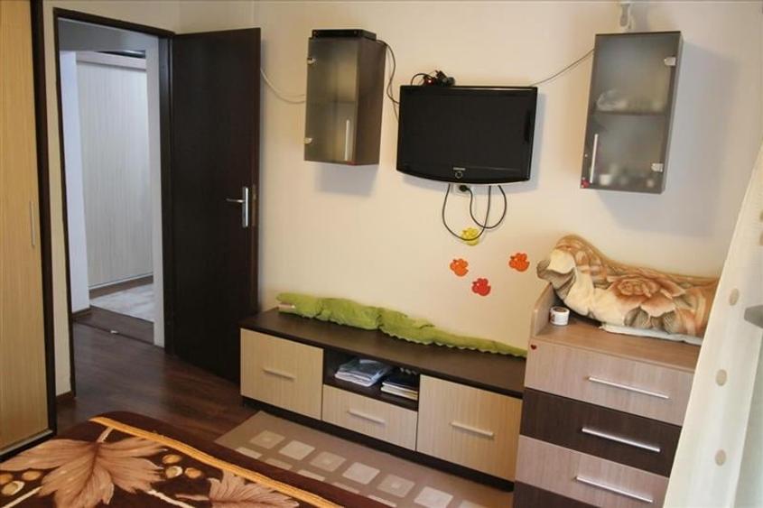 Zona Martir Closca - 2 camere decomandate - 5