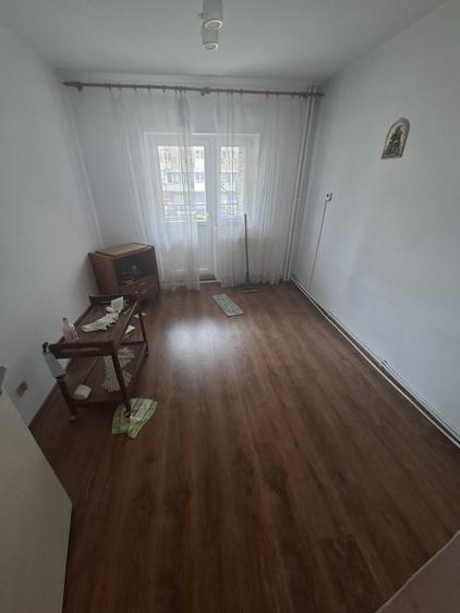 Apartament cu 3 camere, decomandat, etajul 1/8, zona Garii - 4