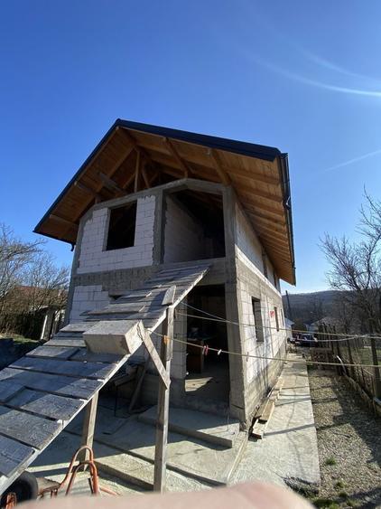 Casa la rosu 180 mp - 1