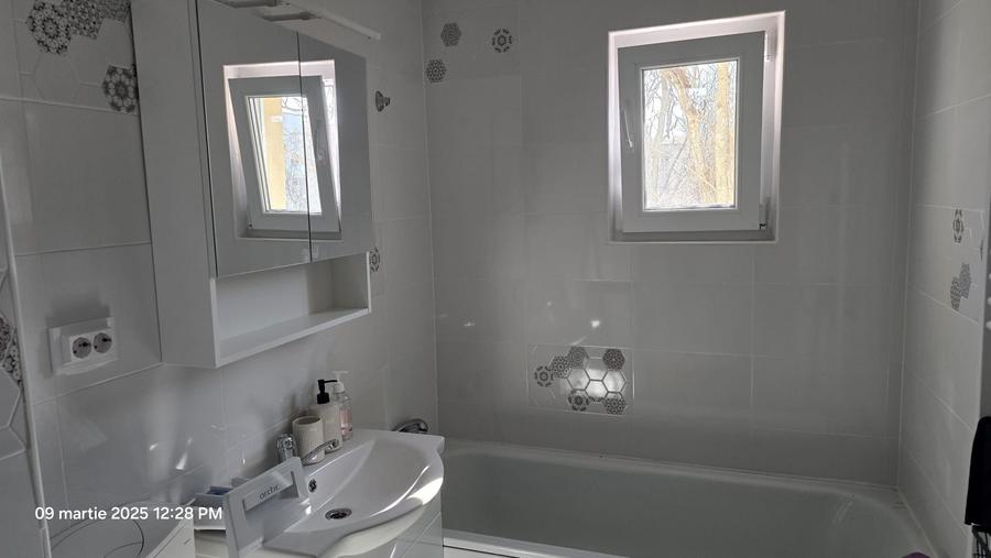 Apartament cu 2 camere semidecomandat în Primăverii