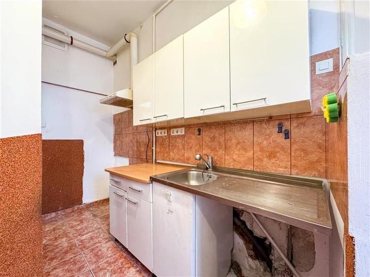 FILM!Apartament 2 camere decomandate, parter, in casa,curte comuna,Central,Braso - 10