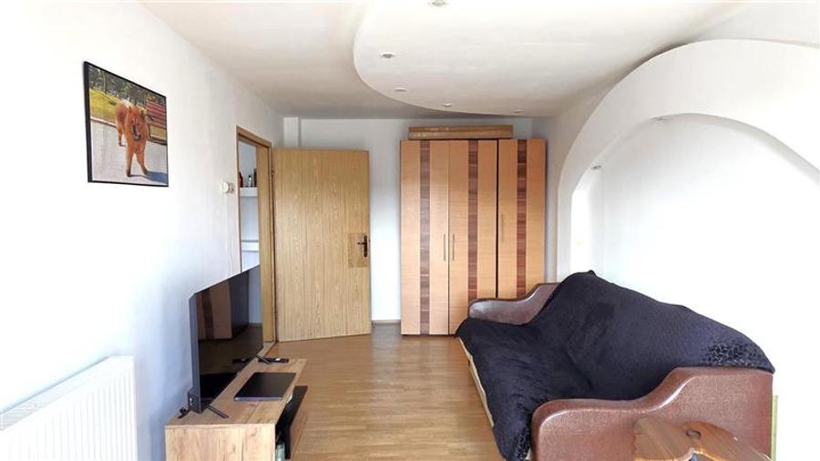Apartament cu 2 camere decomandat în Triaj
