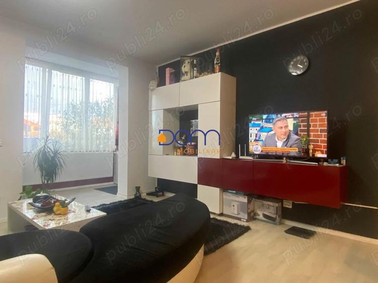 Apartament cu 3 camere semidecomandat în Central