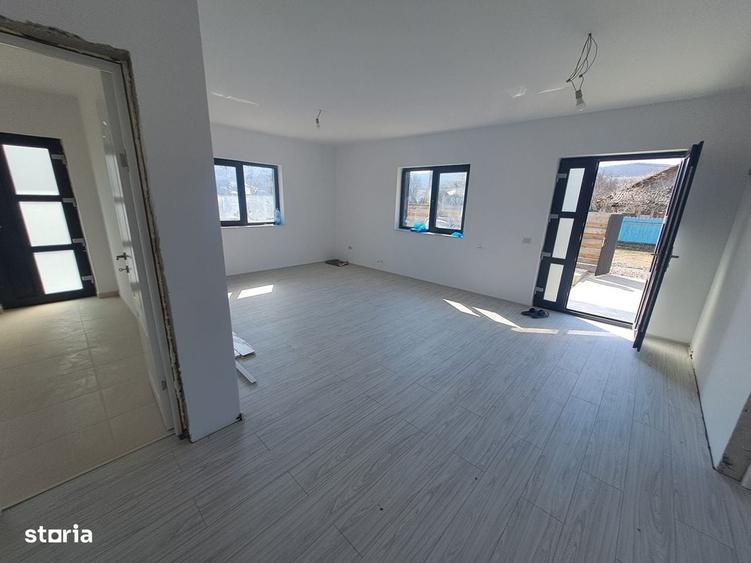Casa noua cu mansarda, 650mp teren, Voinesti-pret 112000 euro - 11
