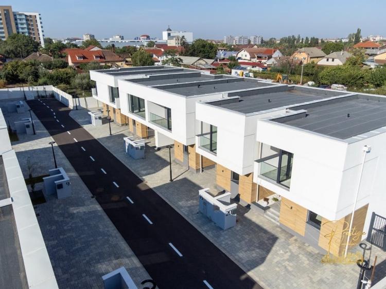 Duplex cu 4 camere cu Canalizare în Nufărul