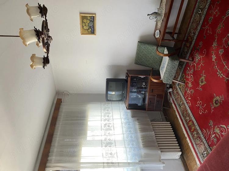 Apartament cu 3 camere semidecomandat în Central