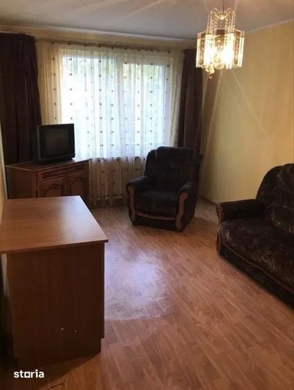 Apartament cu 3 camere decomandat în Rahova