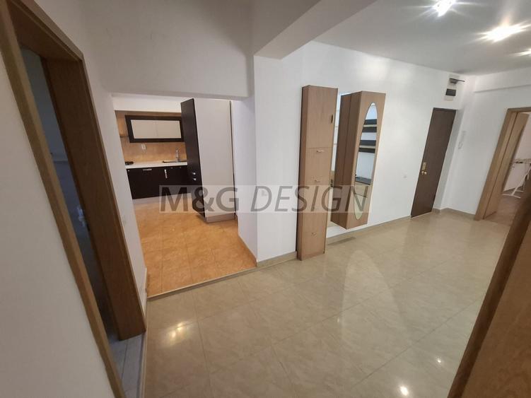 Apartament cu 3 camere semidecomandat, mobilat în Central