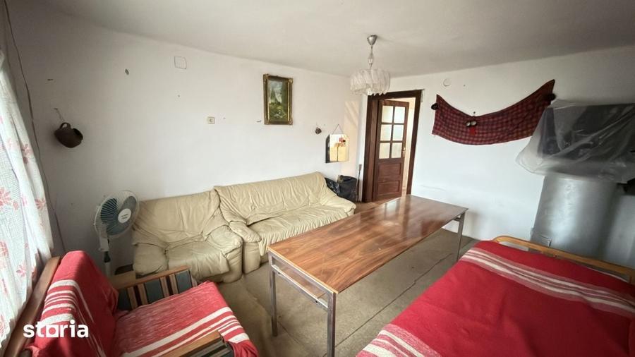 Casă cu 3 camere cu Teren 4108 Mp în Central