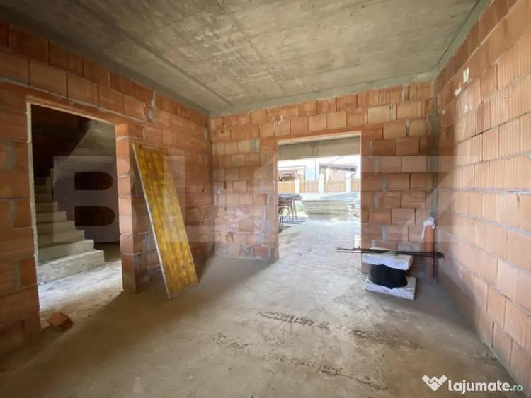 Casă cu 4 camere cu Teren 370 Mp în Dezmir