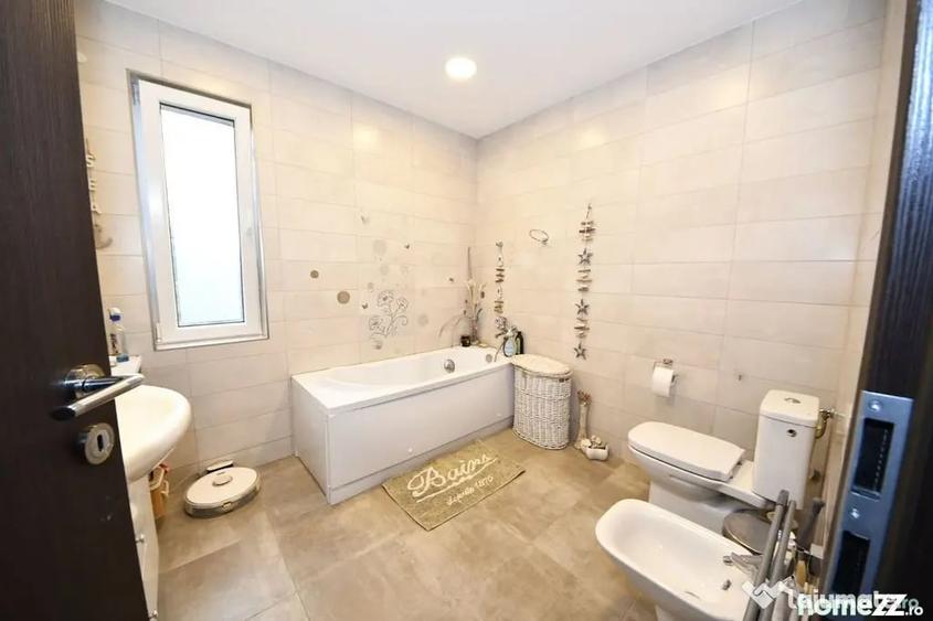 Casă cu 5 camere cu Teren 500 Mp în Ultracentral