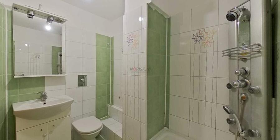 Apartament cu 4 camere semidecomandat în Lacul Tei