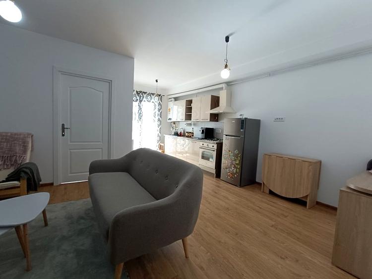 Apartament cu 2 camere decomandat, mobilat în Cetate