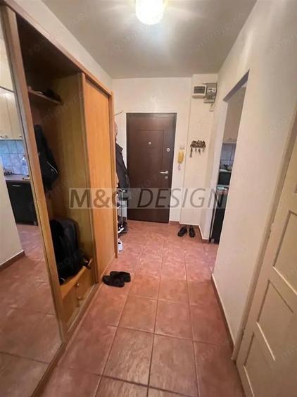 Apartament cu 3 camere semidecomandat în Dacia