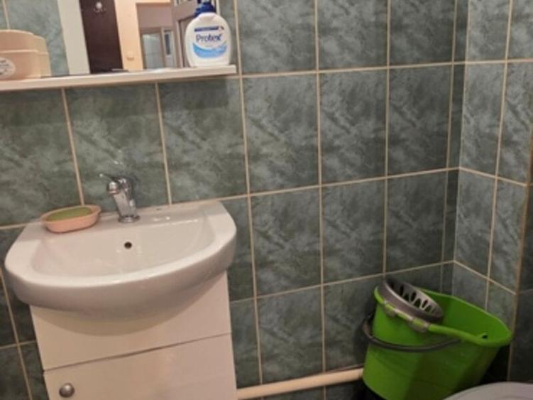 Apartament cu 3 camere semidecomandat, mobilat în Turda